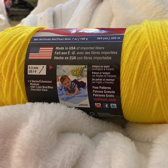 Red Heart Super Saver Yarn Bright Yellow 0324 Complete Skein 100% Acrylic 364,yd - Picture 2 of 8